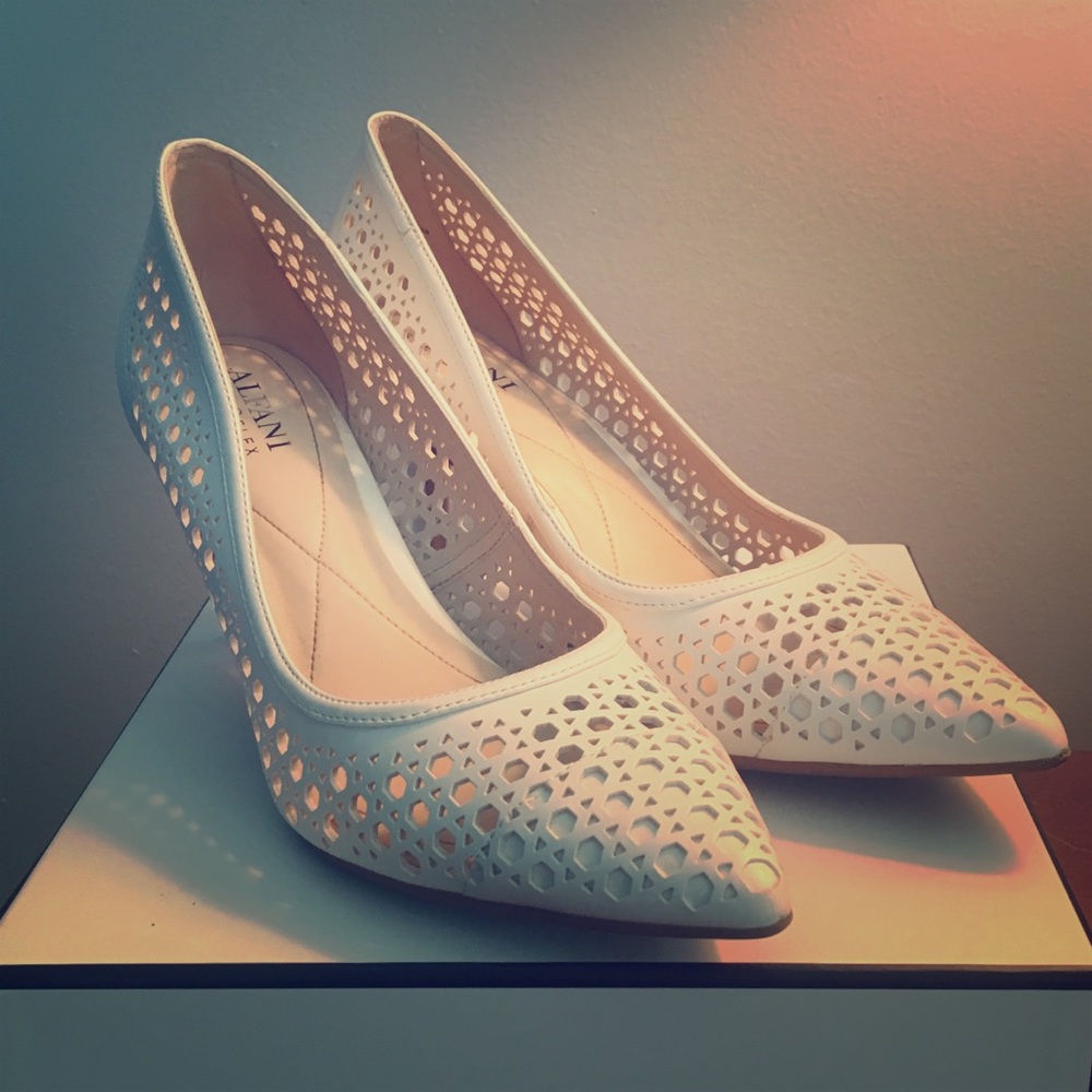 Alfani Step N Flex White Pump